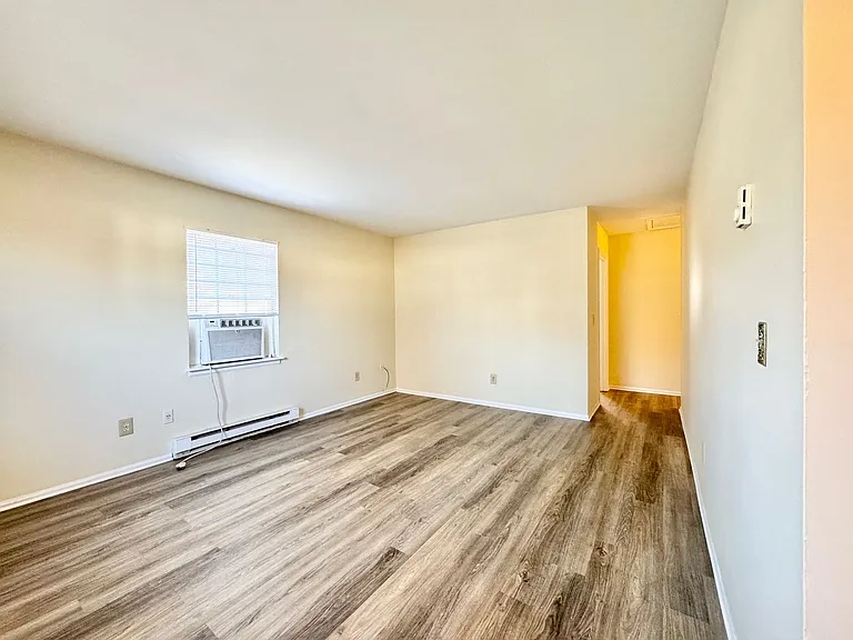 609 Tipperary Dr — Photo 5