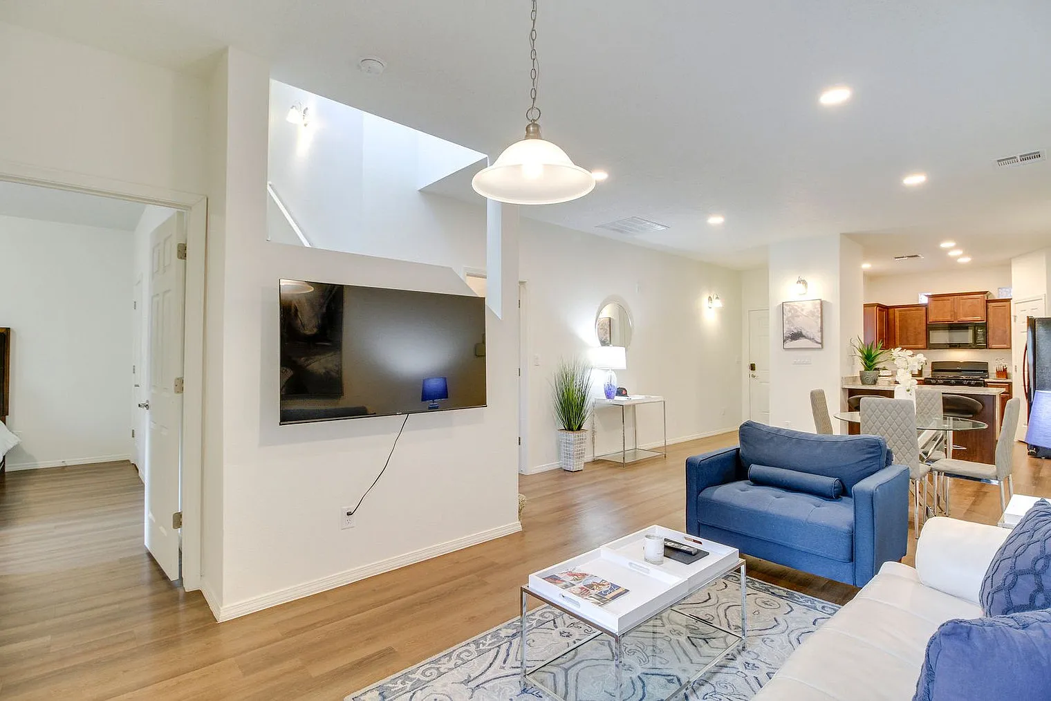 4 bed, 2.0 bath, 1539 sqft, $4,120 — Photo 4