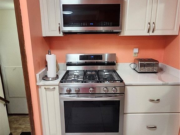 5th image of 27061 Shoreview Ave