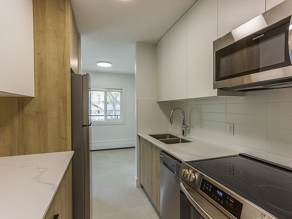 3rd image of 10155 116th St NW #1545312