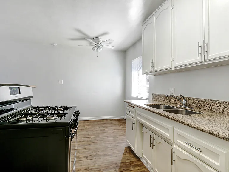 236 E Olive Ave #B — Photo 4