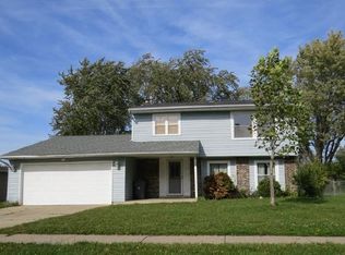 1086 Price Dr, Elgin, IL 60120