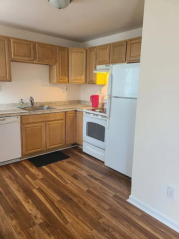 45 Circle Ave photo 1