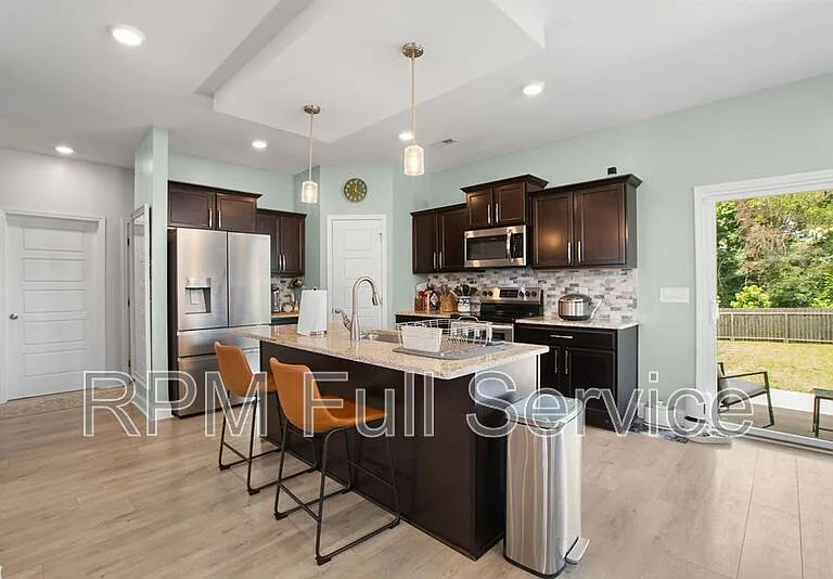 604 Alvin Rd — Photo 10