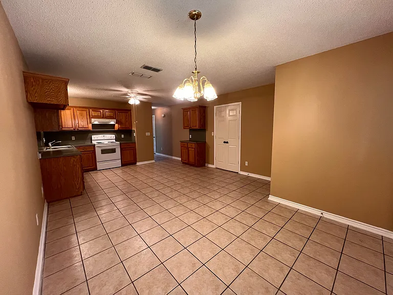 309 Laird Ln #105 — Photo 4