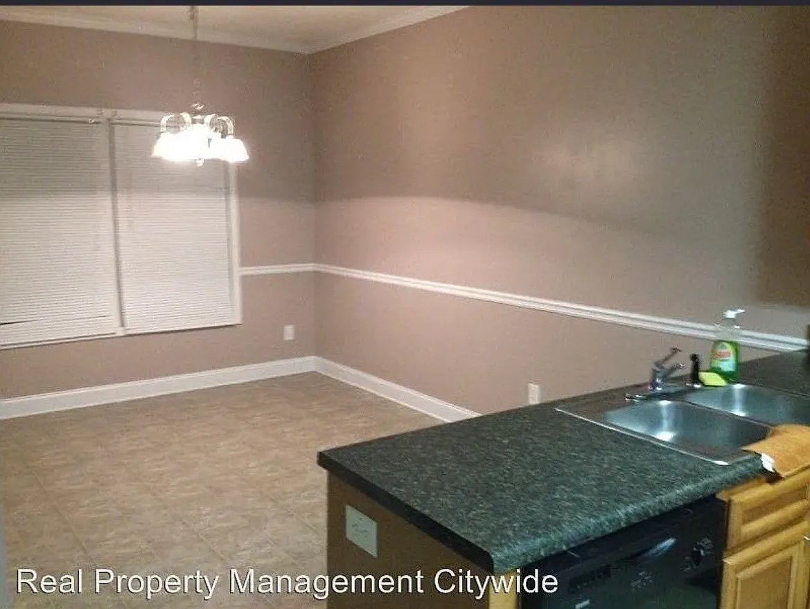 3 bed, 2.5 bath, 1955 sqft, $1,800 — Photo 4