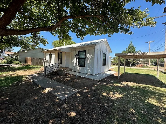 2908 W 10th St — Photo 1
