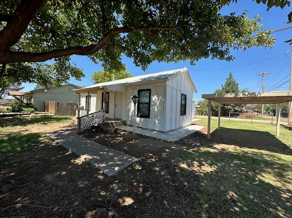 2908 W 10th St, Plainview, TX 79072