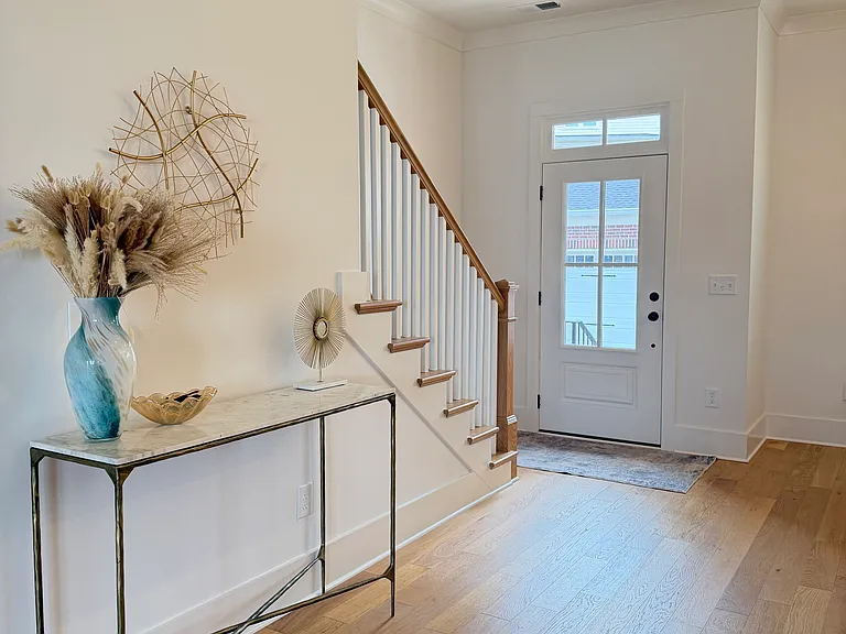 2212 Winthrop Way — Photo 4