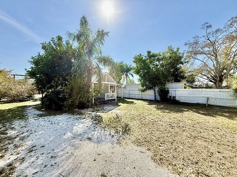713 Smith St — Photo 5