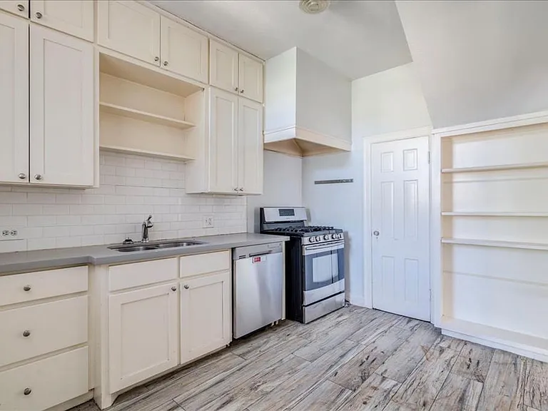 1916 Robbins Pl — Photo 1