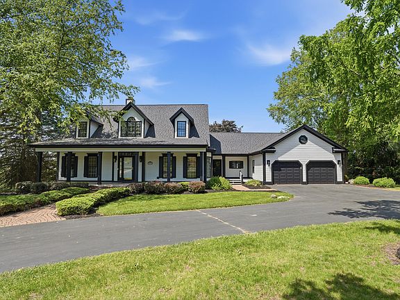 2nd image of 9835 Oak Pointe Ln