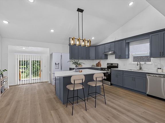 5th image of 127 Camino Robles St