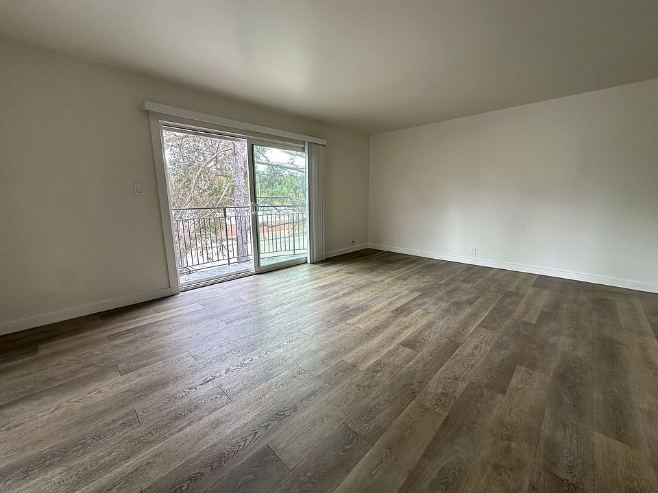 1st image of 2420 Calle Real #B