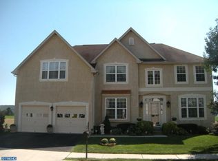 18 Oxford Dr, Morgantown, PA 19543