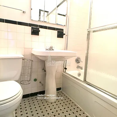 Rented by Manhattan Connection | media 18