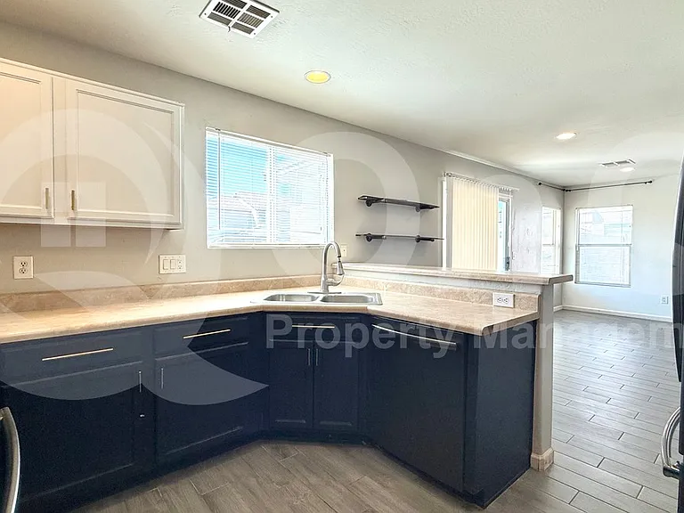 1605 W Central Ave — Photo 5