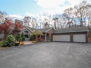 5 Tall Oaks Rd, Marlboro, NY 12542