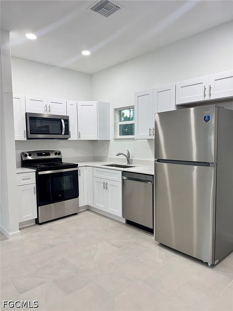 2 bed, 2.0 bath, 833 sqft, $1,600 — Photo 3
