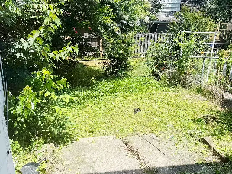 2133 Cheshire Dr — Photo 12