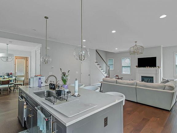 4th image of 1840 Commons Cir