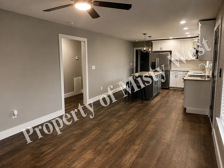 2245 Curtis Ln SE — Photo 2