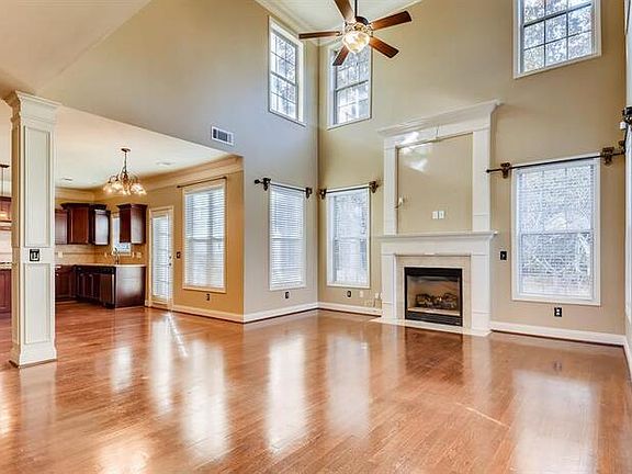 2nd image of 2052 Channing Dr