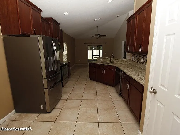 535 Trymore Dr SE — Photo 5