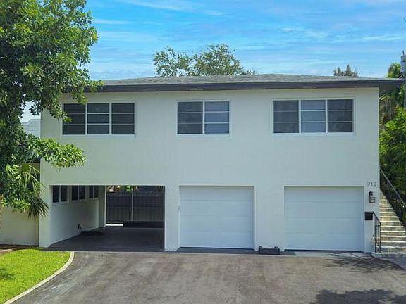 2nd image of 712 11th Ave N
