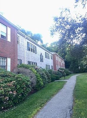 2nd image of 53 Lake Shore Ct #2