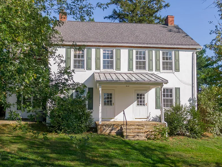 1025 N Chatham Rd — Photo 43