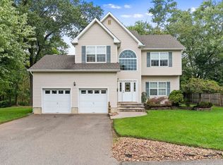 1 Glendale Pl, Aberdeen, NJ 07747