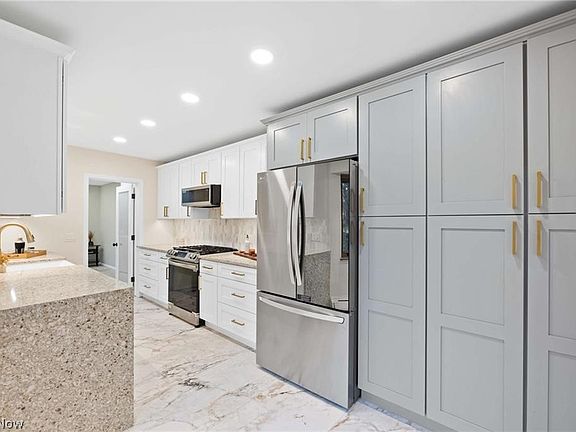 5th image of 910 Worton Park Dr