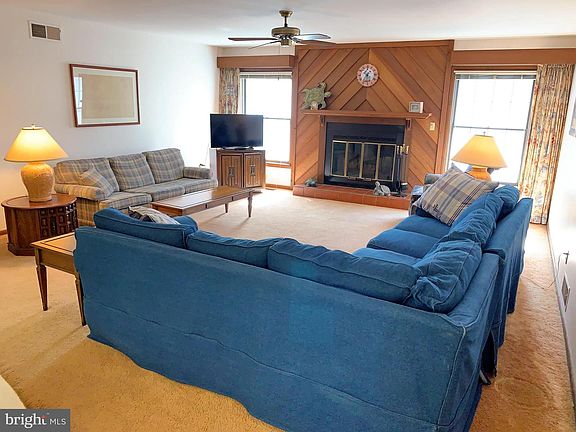 5th image of 977 Hawksbill St