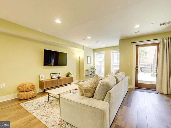 4th image of 2505 17th St NW Unit 1