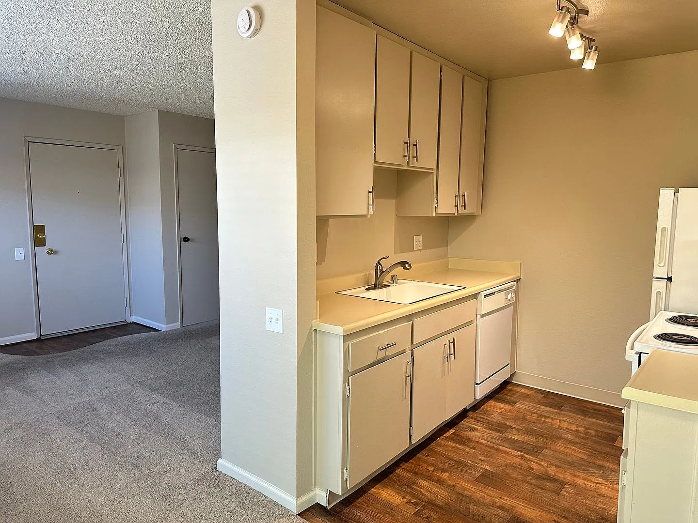 Near Everything, All Amenities! 1616 Q Street, Camellia Court Apartments — Photo 2