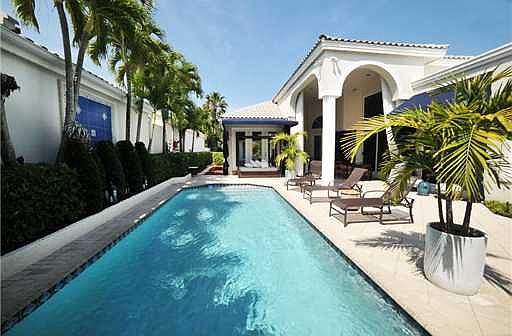 Home For Sale In Broken Sound