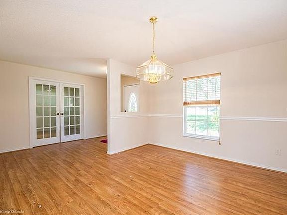 3rd image of 886 Woodvale St