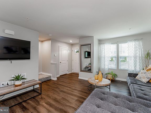 5th image of 46345 Creeping Primrose Ln Unit D