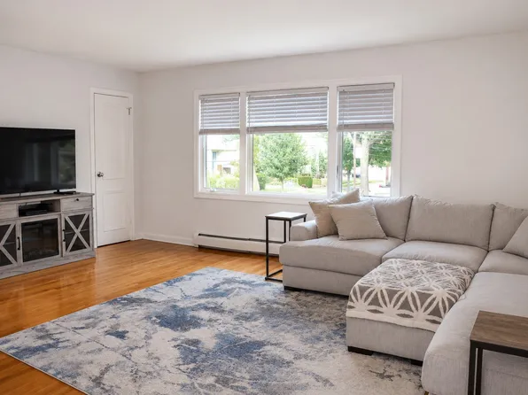 71 S Grand St #2, Westbury, NY 11590