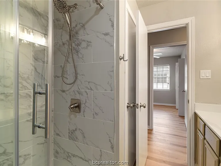 2100 Southwood Dr #24 — Photo 11