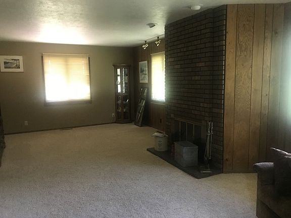 3rd image of 3116 Everett Pl