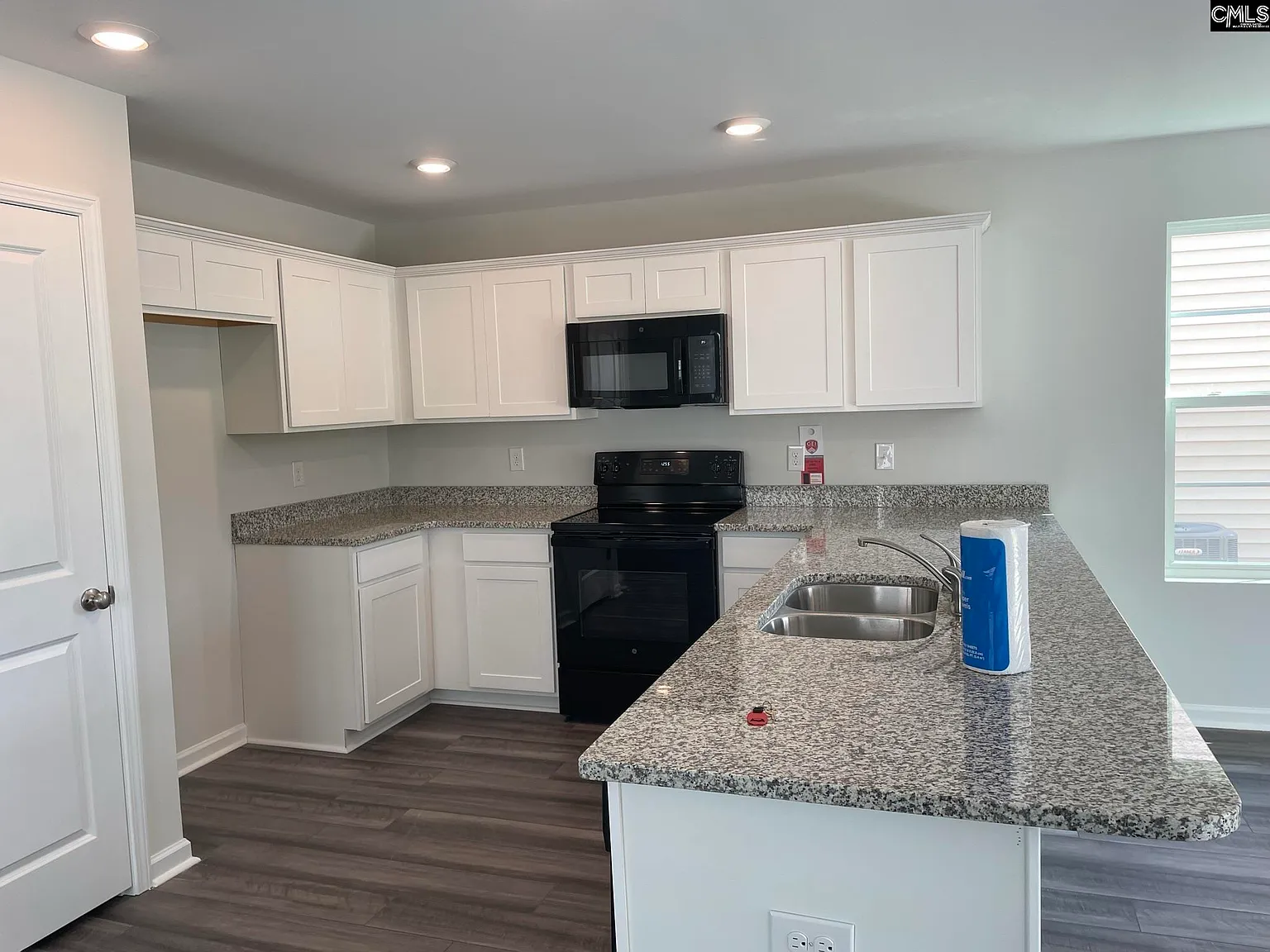 3 bed, 1476 sqft, $1,925 — Photo 2