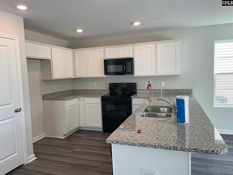 422 Eclipse Ln — Photo 2