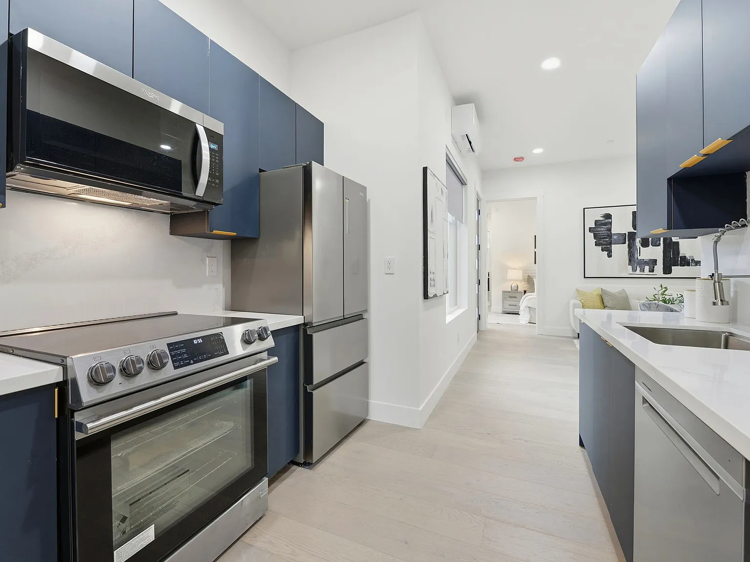 2 bed, 750 sqft, $5,495 — Photo 2