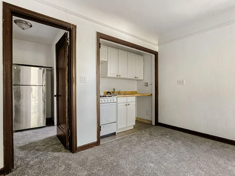 960 Goodrich Ave — Photo 10