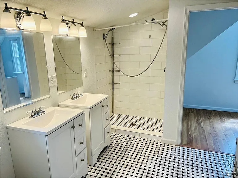 202 Elm St — Photo 11