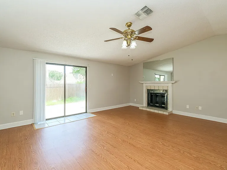7511 Breezewood Ct — Photo 4