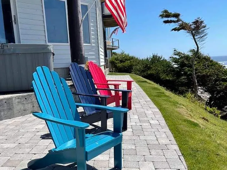 House and apartment have private stairs onto the sand.