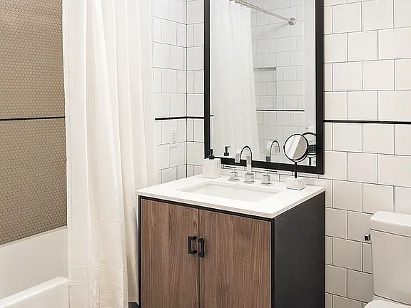 4th image of 4428 Purves St APT 19D